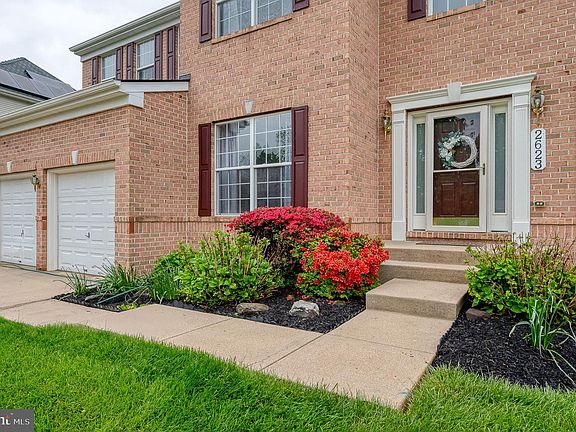 3rd image of 2623 E Rhododendron Dr