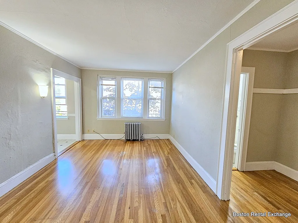 Studio, $2,000 — Photo 2