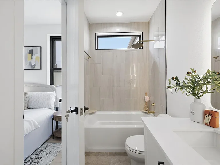 4635 Manett St #101 — Photo 24
