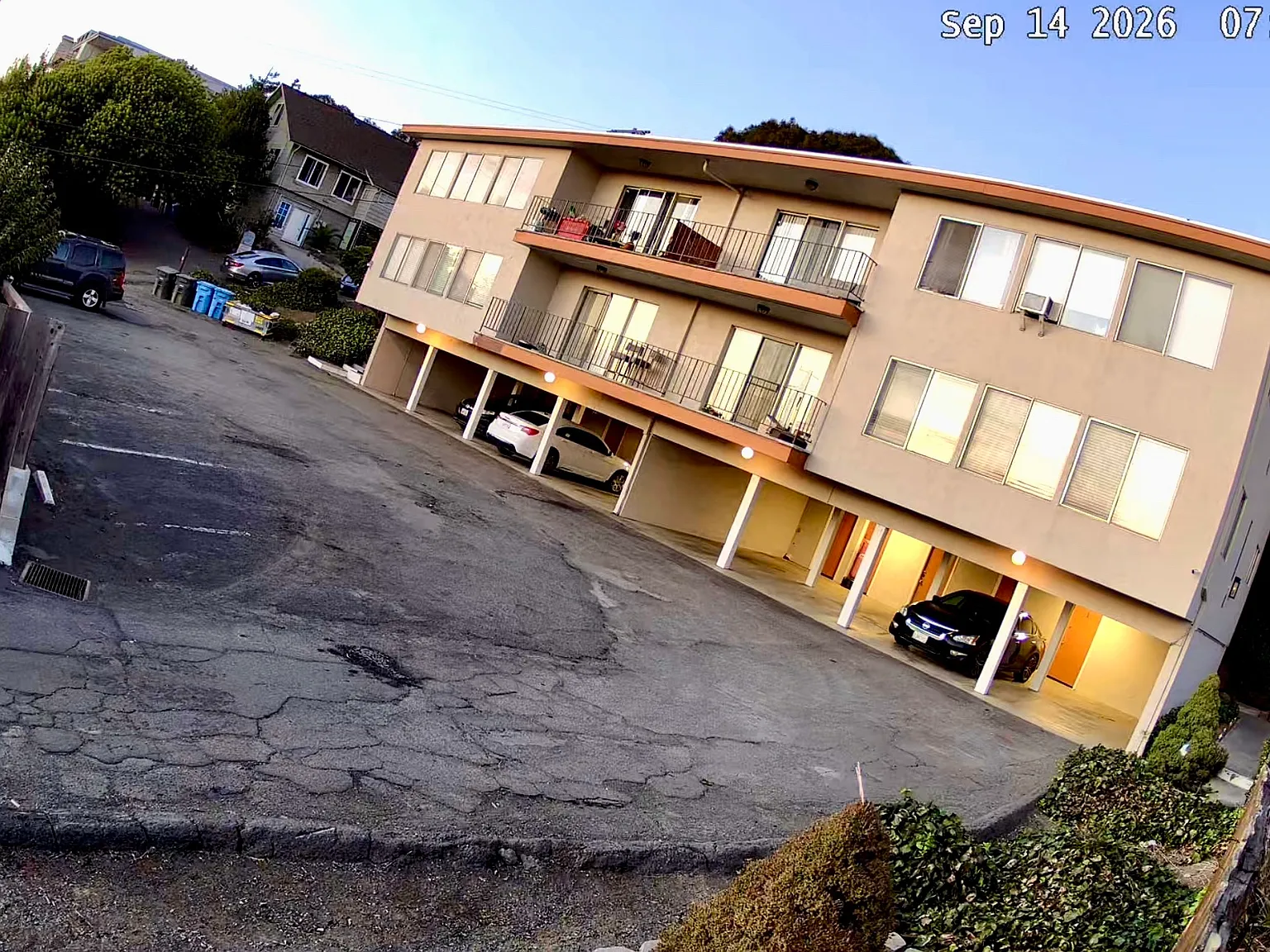 2 bed, 700 sqft, $2,100 — Photo 2