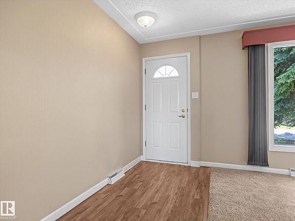5th image of 13623 136a Ave NW