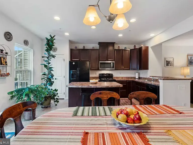 1280 Rannoch Ln — Photo 18