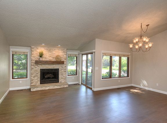 3rd image of 102 Oakhill Ct