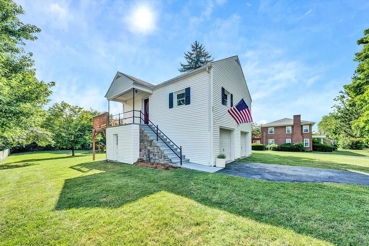 Building Photo - 215 S Hill Dr #1