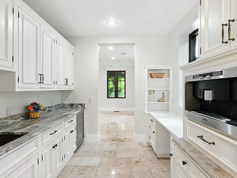 4555 W Swann Ave — Photo 8