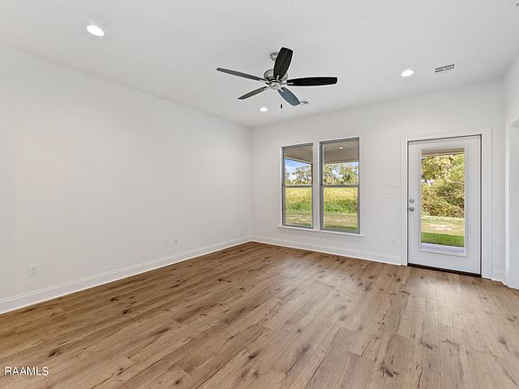 3rd image of 207 Harvest Ln