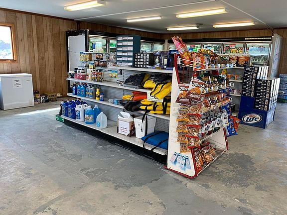 3rd image of 164 Country Club Ln