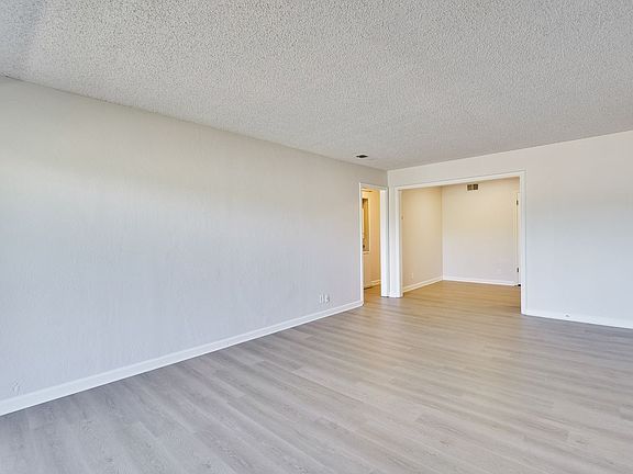 5th image of 781 N Fair Oaks Ave APT 6
