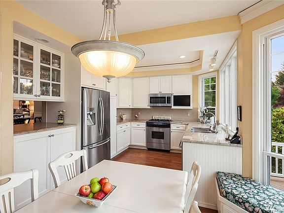 5th image of 3310 W Lake Sammamish Pkwy NE