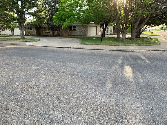 3rd image of 621 Bennett Dr