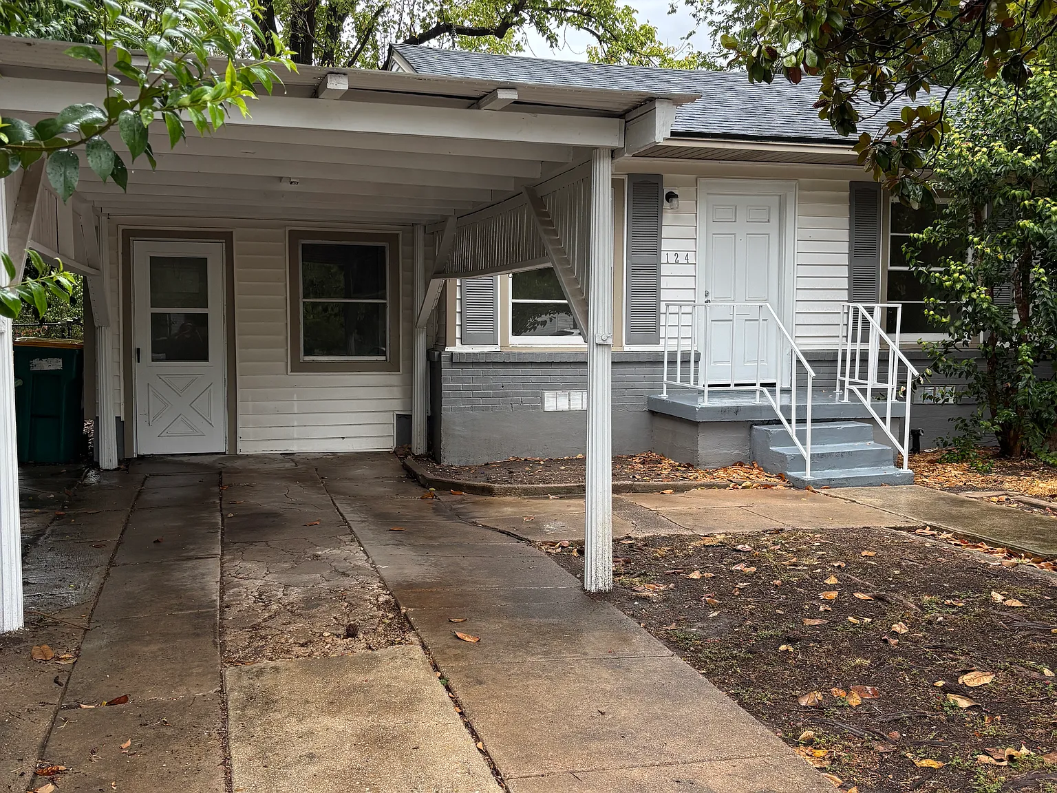 3 bed, 1256 sqft, $1,400 — Photo 1