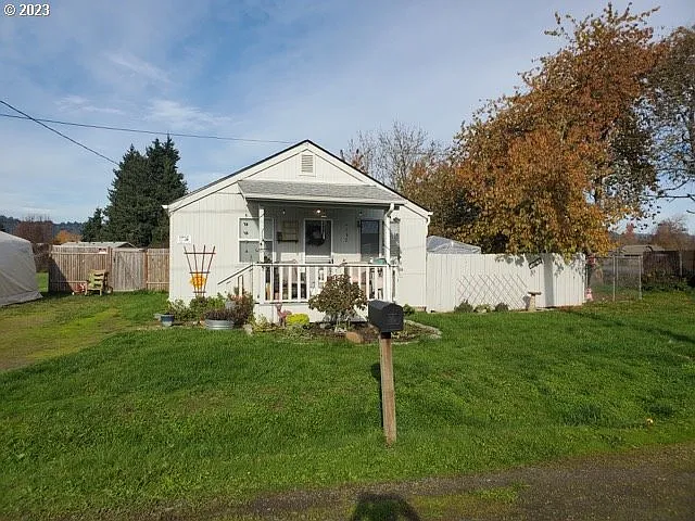 5570 B St photo 1