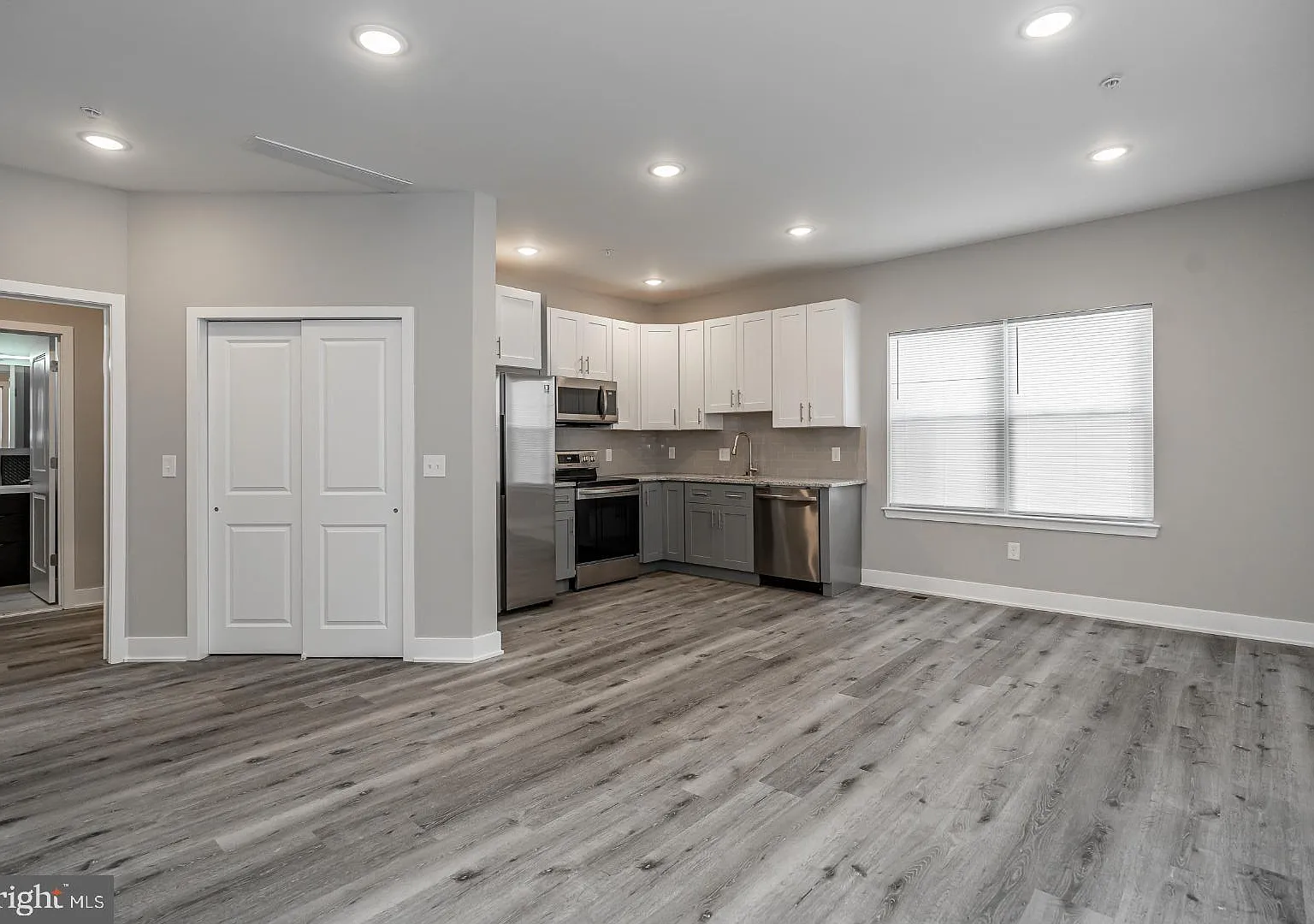3 bed, 1200 sqft, $2,150 — Photo 3