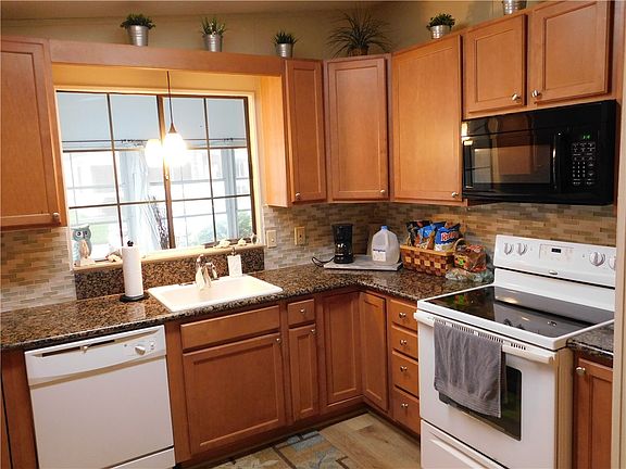 2nd image of 809 Tamarind Cir