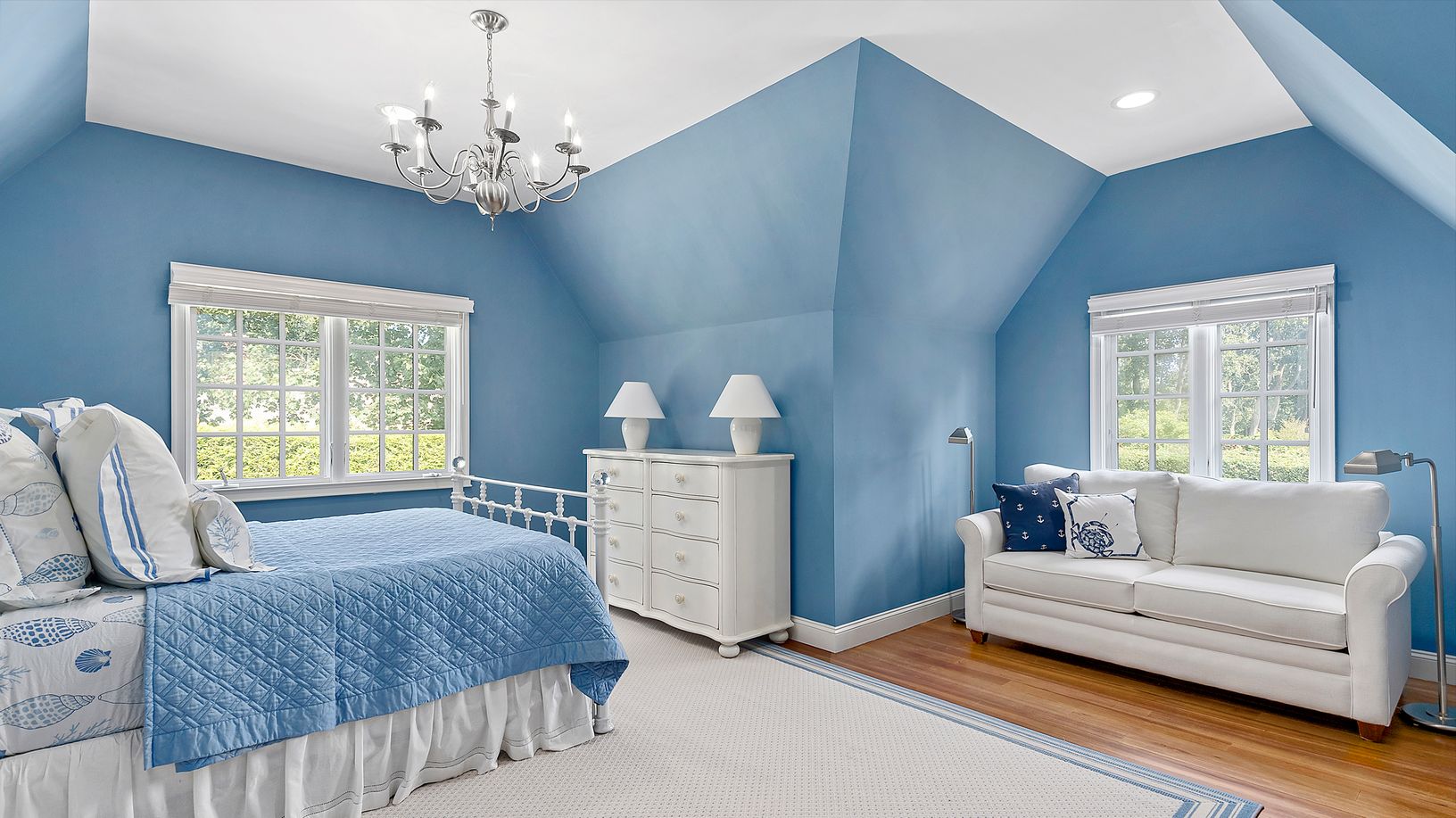 Private guest or staff room