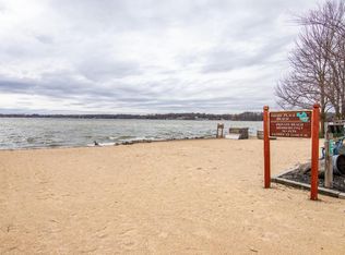 W9274 Ripley Rd, Cambridge, WI 53523