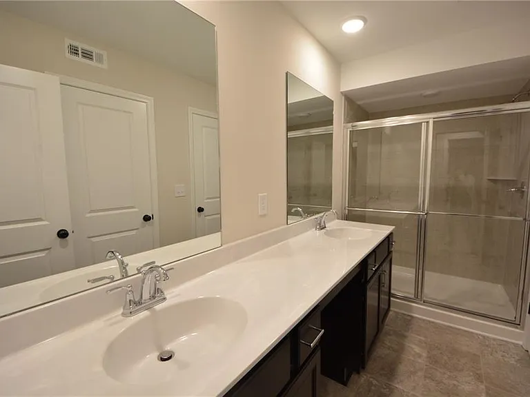 1147 Lucan Ln — Photo 23