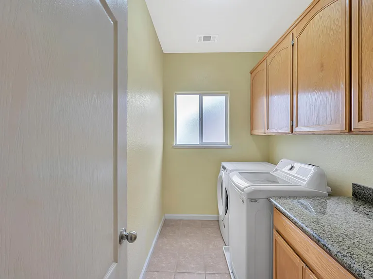 1061 Vermont Ave — Photo 33