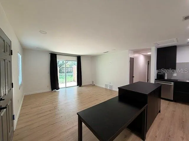 1405 Park Lake St — Photo 4