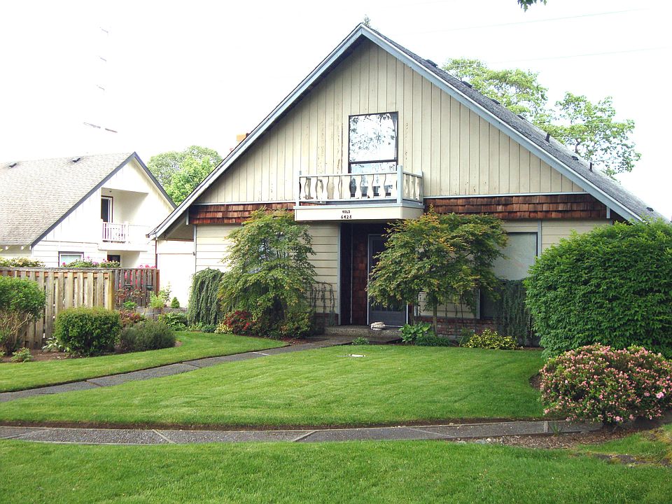 Beautiful Stand alone condo