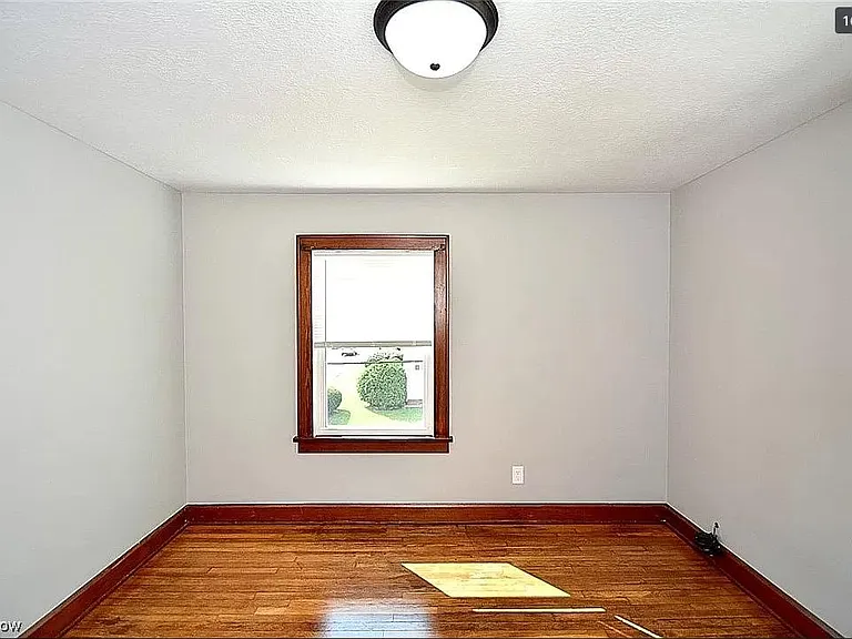 600 Columbus Ave NW — Photo 9