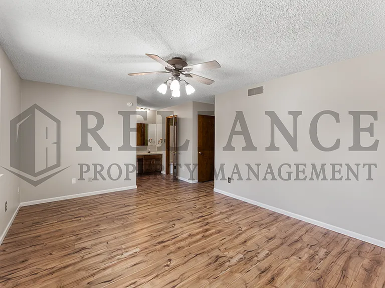1111 E Redwood Rd — Photo 17