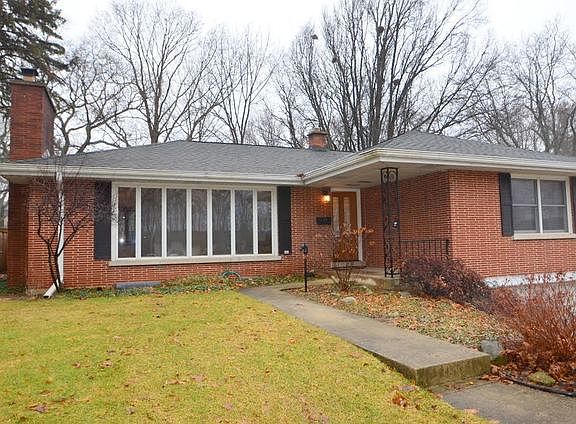 3rd image of 230 Abbotsford Ct
