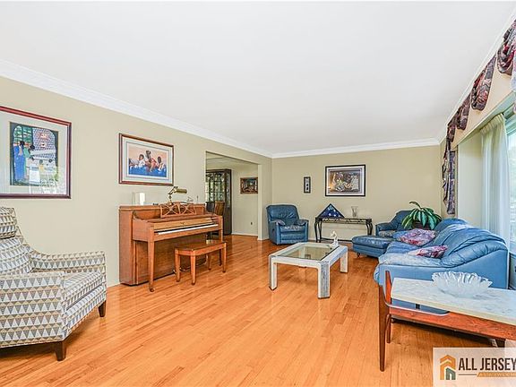 5th image of 9 Braddock St