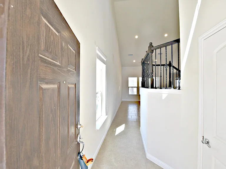 2304 Capra Ter — Photo 2