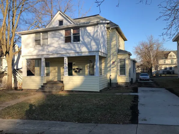 2222 Walnut St APT 3, Cedar Falls, IA 50613