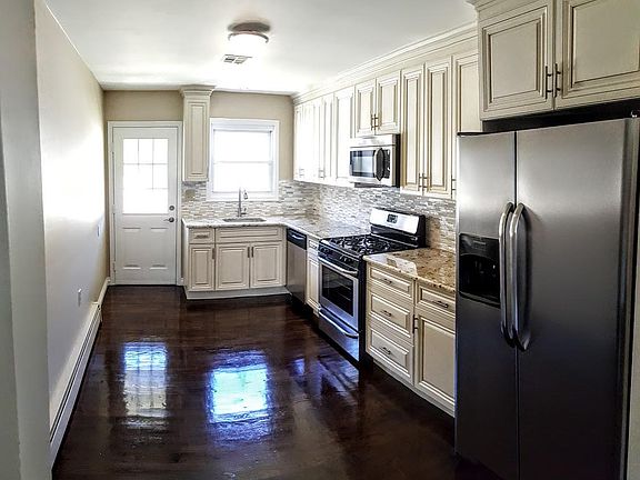 2nd image of 5 Lismore Drive
