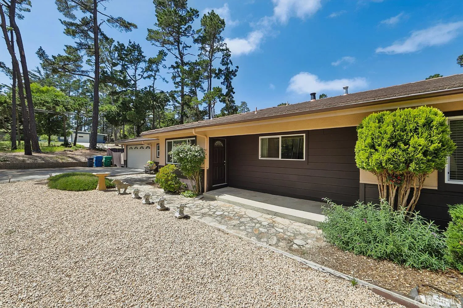 3 bed, 2.0 bath, 1637 sqft, $6,500 — Photo 3