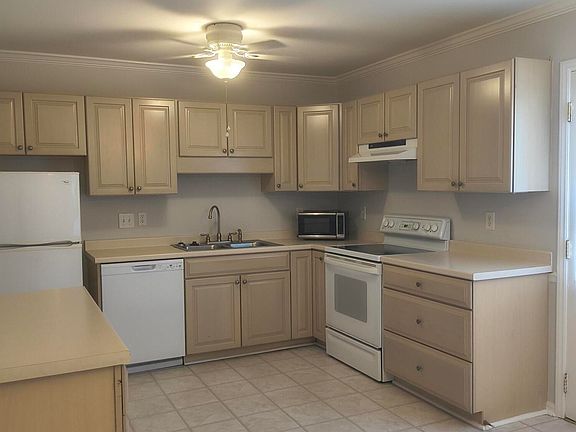 4th image of 1002 Willow Dr APT 57