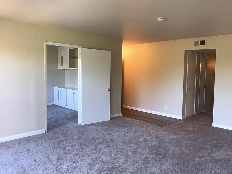 815 E 4th Ave #5 — Photo 4