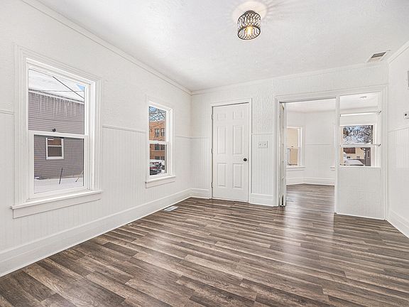 5th image of 723 Tulip St SW