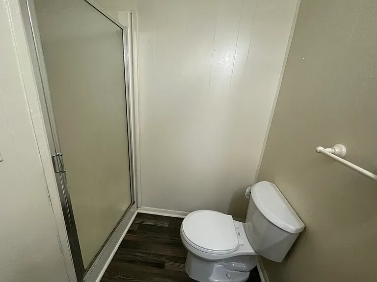209 E Howard St — Photo 11