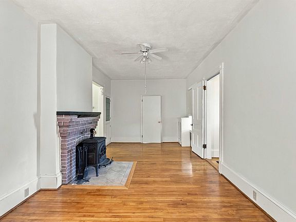 4th image of 1107 Middle St