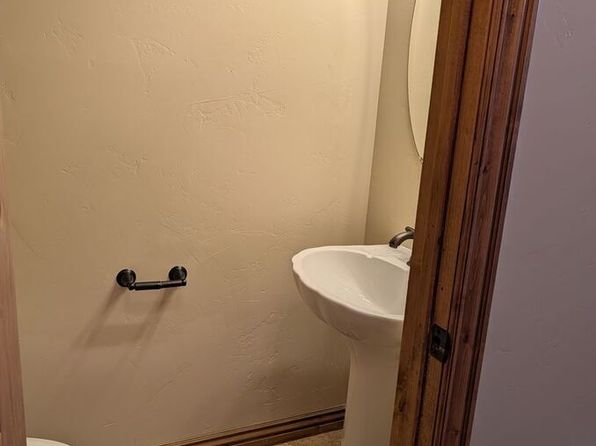 1900 W Pheasant Run Dr