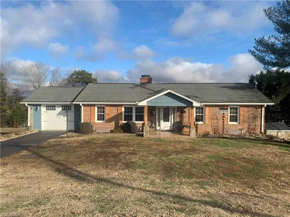 290 Bunker Rd, Mount Airy, NC 27030