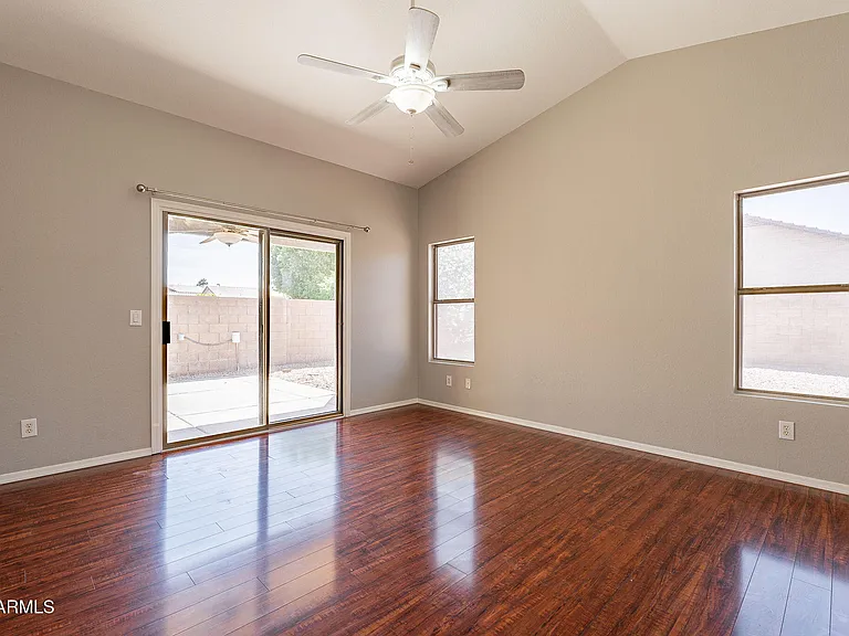 491 E Devon Dr — Photo 14