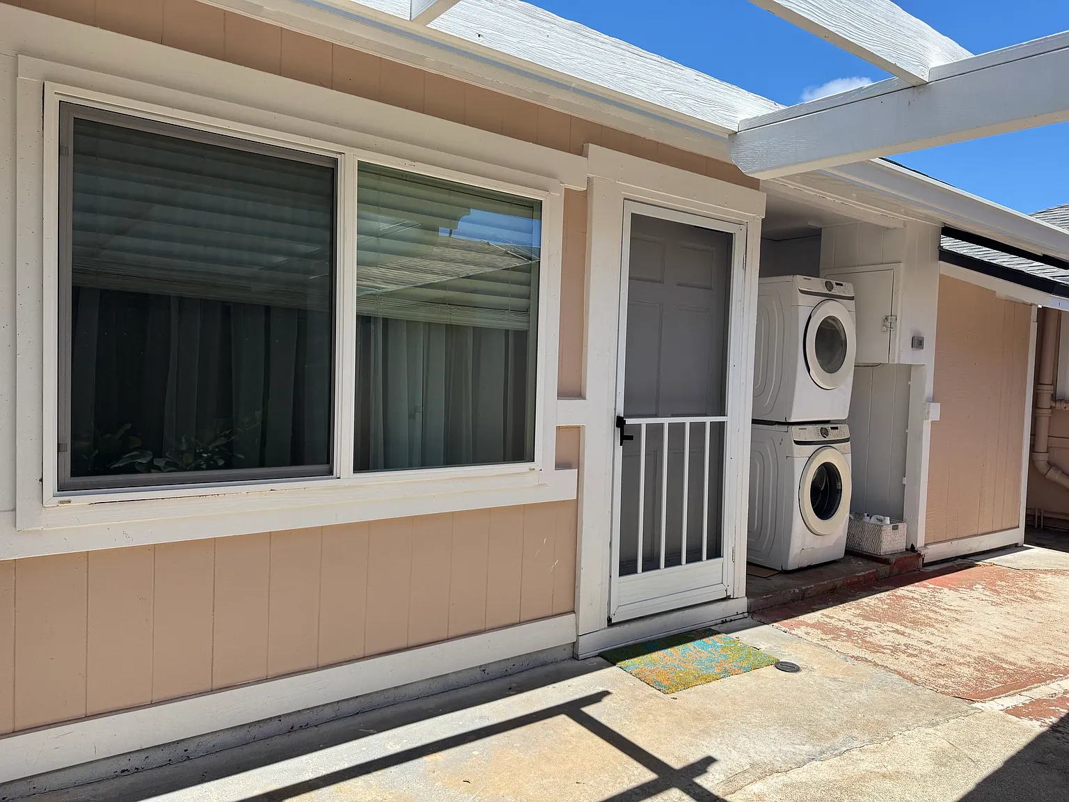 3 bed, 772 sqft, $5,200 — Photo 2