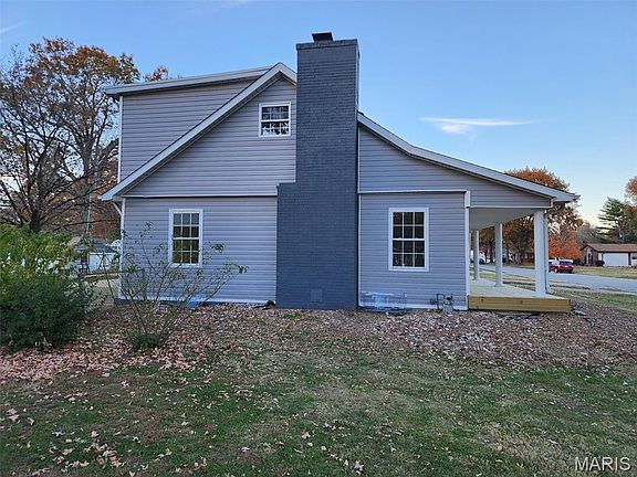 3rd image of 3203 Newell Dr