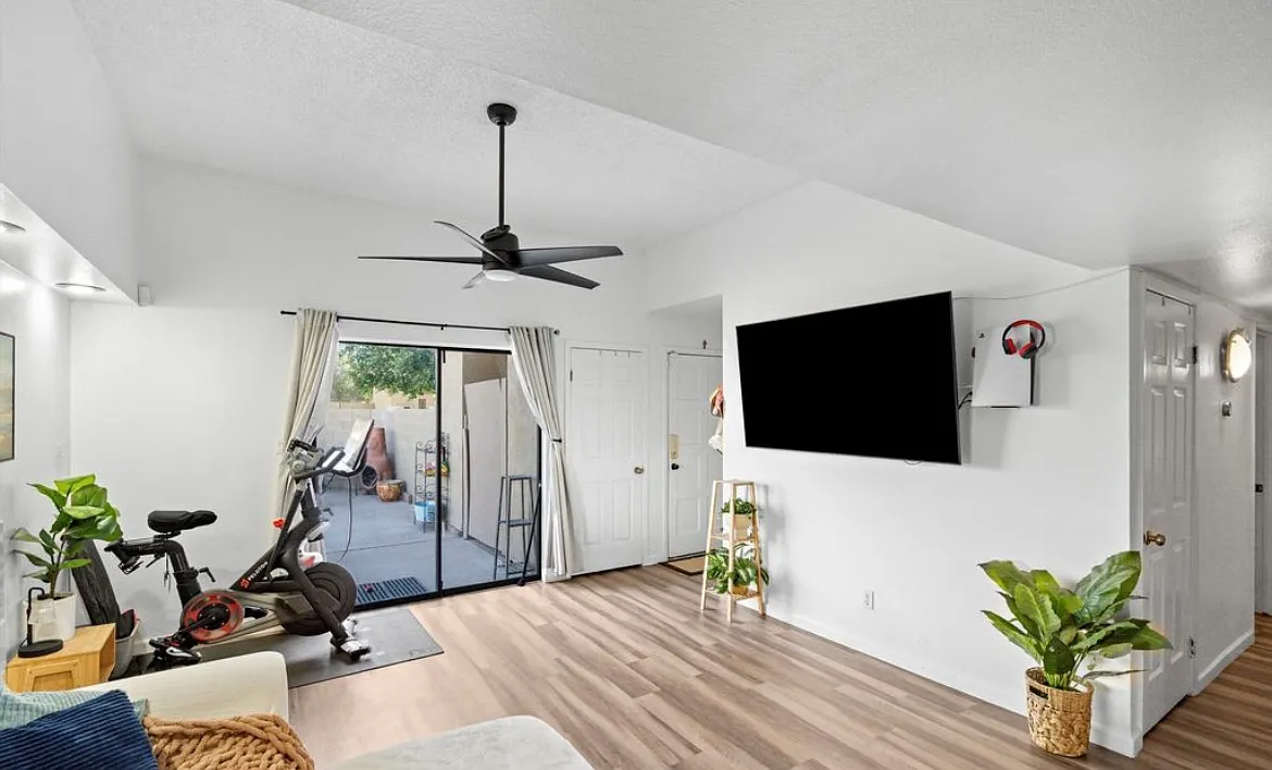 2 bed, 957 sqft, $2,500 — Photo 2