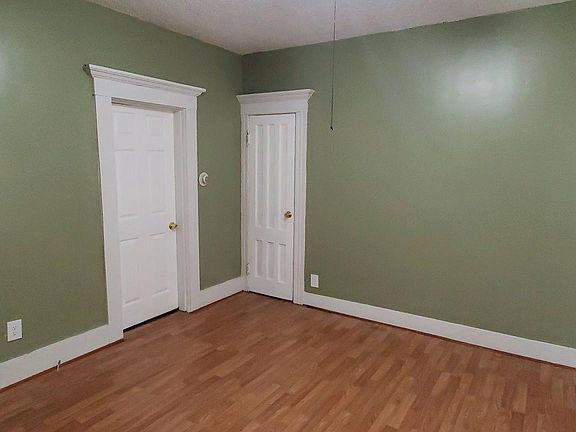 2nd image of 98 Glen St #1