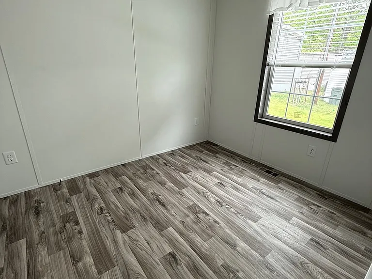 87 Front St — Photo 13