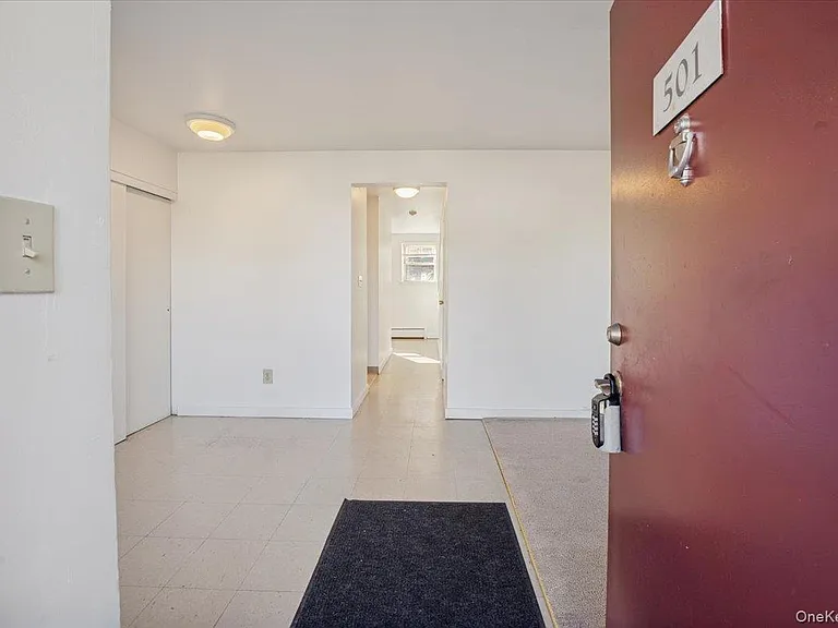 501 Maplewood Gdns — Photo 1