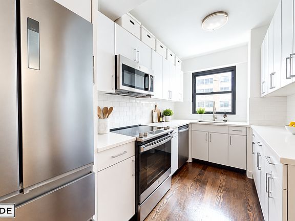 5th image of 219 E 69th St APT 9J