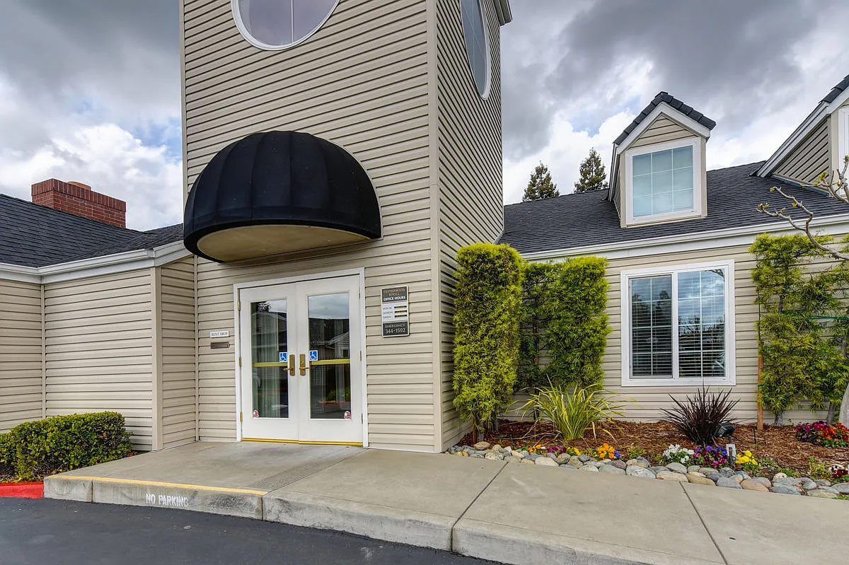 Pepperwood Knoll Apartments — Photo 4