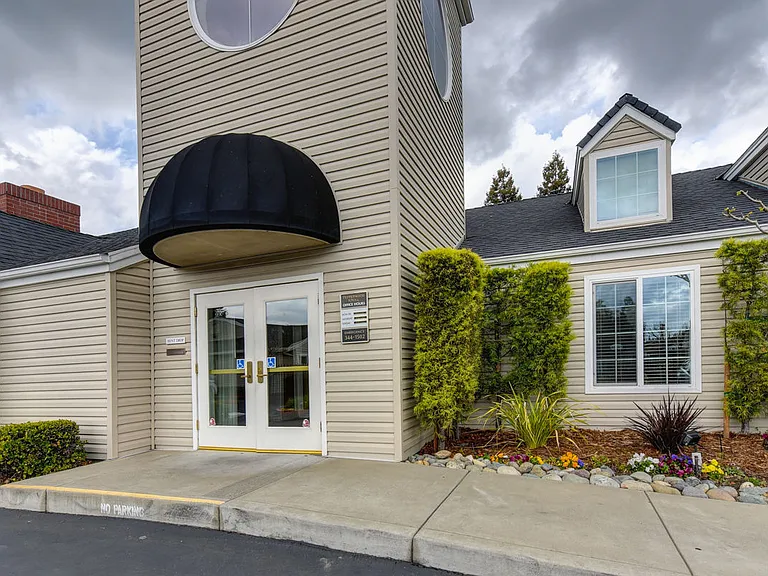 Pepperwood Knoll Apartments — Photo 5