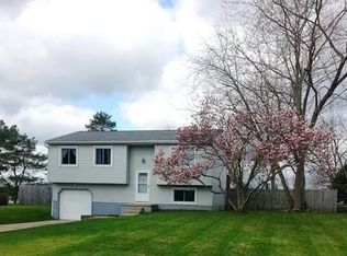 9295 Flora Dr, Streetsboro, OH 44241